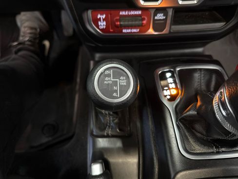 Used 2024 Jeep Wrangler Unlimited AWD/4WD image 24