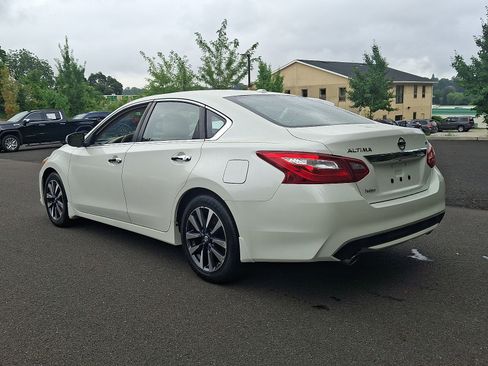Used 2016 Nissan Altima 2.5 SL w/ 2.5 Technology Package FWD image 4