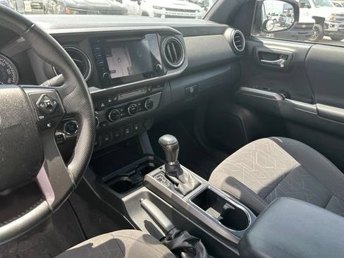 Used 2017 Toyota Tacoma TRD Sport w/ Premium & Technology Package AWD/4WD image 33