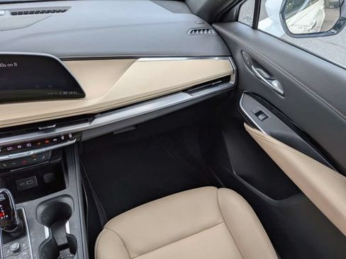 Used 2024 Cadillac XT4 Luxury w/ Cold Weather Package FWD image 19