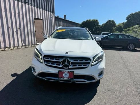 Used 2020 Mercedes-Benz GLA 250 4MATIC w/ Premium Package image 2