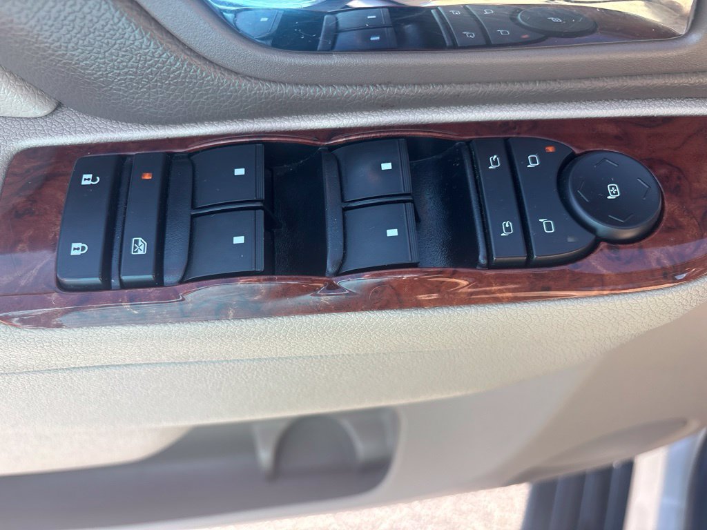 Used 2013 Chevrolet Avalanche LTZ AWD/4WD image 19