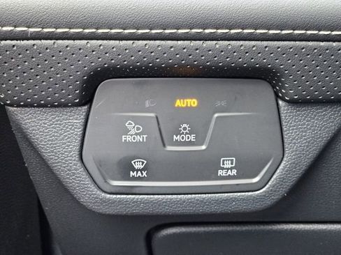 Used 2024 Volkswagen Atlas Cross Sport SE image 20