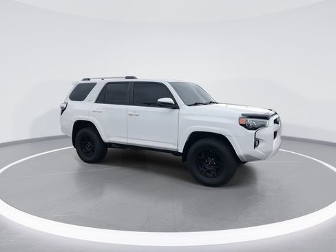 Used 2019 Toyota 4Runner SR5 image 2