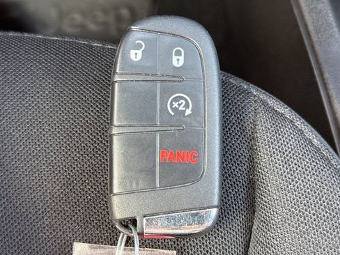 Used 2022 Jeep Renegade Latitude w/ Convenience Group AWD/4WD image 23