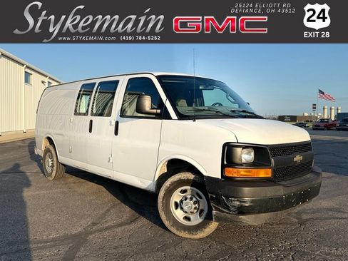 Used 2017 Chevrolet Express 2500 Extended RWD image 1