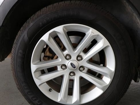 Used 2015 Ford Explorer XLT image 34