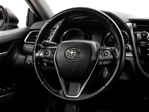 Used 2020 Toyota Camry SE FWD image 16