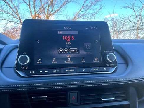 Used 2023 Nissan Rogue SV image 32