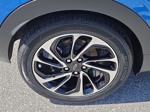 Used 2022 Chevrolet Bolt EUV Premier w/ Sun & Sound Package image 7