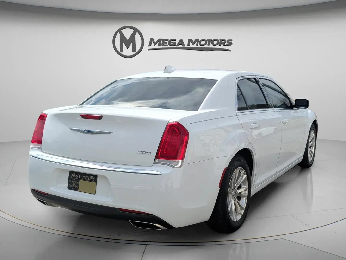 Used 2021 Chrysler 300 Touring RWD image 7