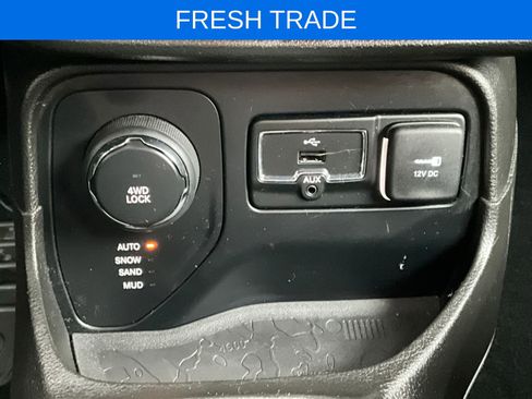 Used 2017 Jeep Renegade Latitude image 21