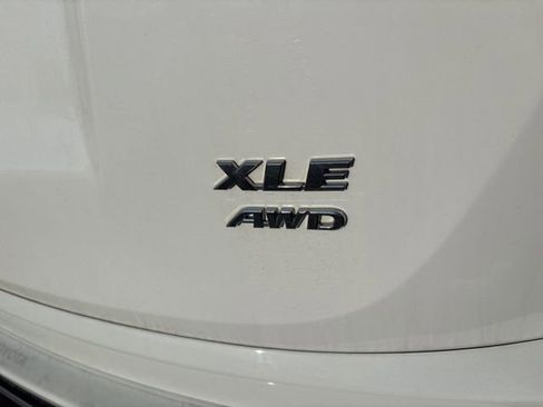 Used 2018 Toyota RAV4 XLE image 11