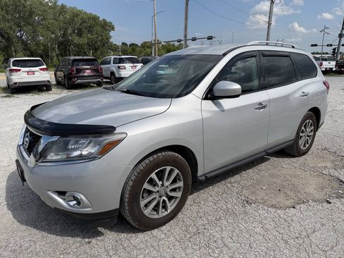 Used 2016 Nissan Pathfinder SV AWD/4WD image 7