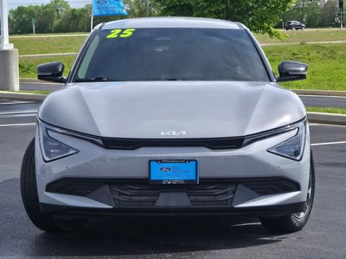 Used 2025 Kia EV6 Light AWD/4WD image 3