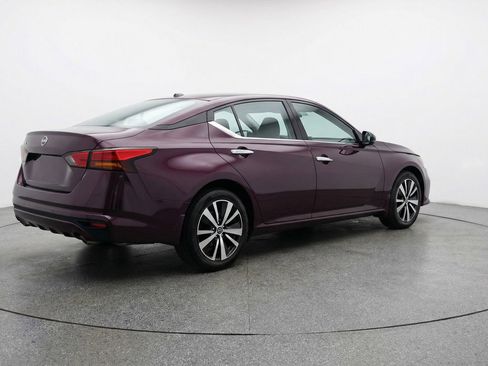 Used 2025 Nissan Altima 2.5 SV FWD image 9