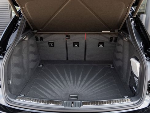 New 2025 Porsche Macan image 38