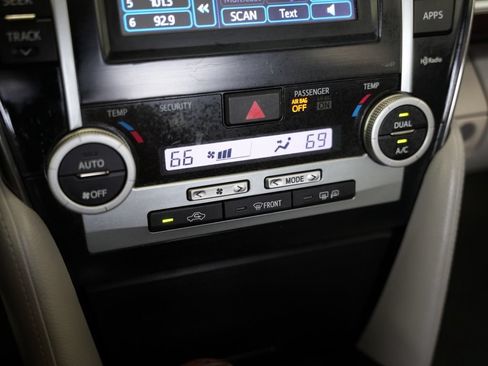 Used 2012 Toyota Camry XLE w/ Leather Pkg FWD image 27