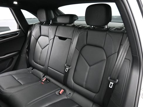 Certified 2025 Porsche Macan image 24