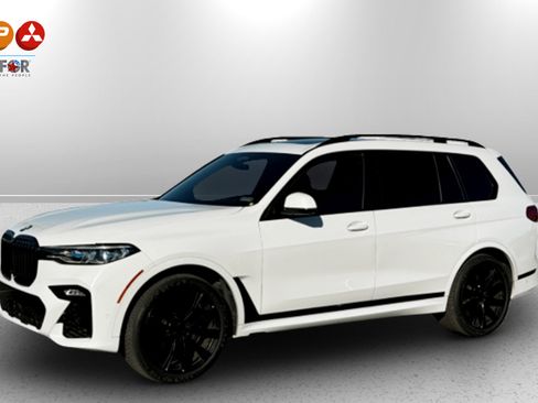 Used 2022 BMW X7 M50i image 1
