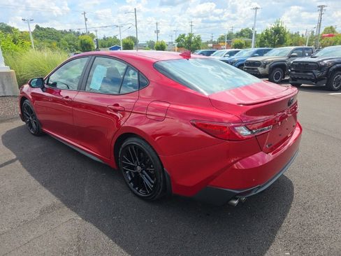 Used 2025 Toyota Camry SE FWD image 4