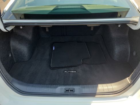 Used 2025 Nissan Altima 2.5 SV FWD image 8