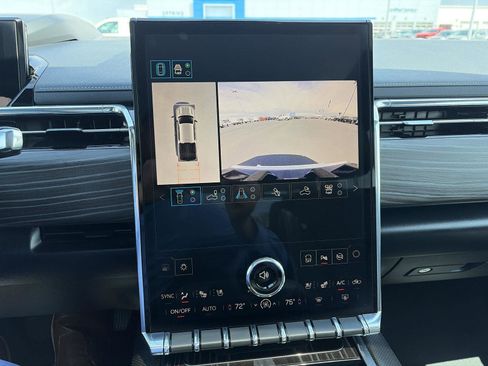 Used 2025 GMC Sierra EV Denali AWD/4WD image 31