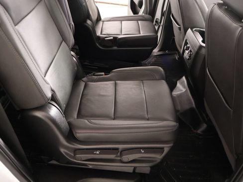 Used 2023 Chevrolet Tahoe Z71 w/ Luxury Package AWD/4WD image 15