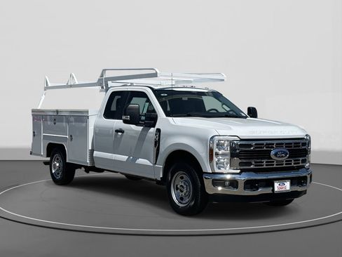 New 2025 Ford F350 XL w/ XL Chrome Package image 4