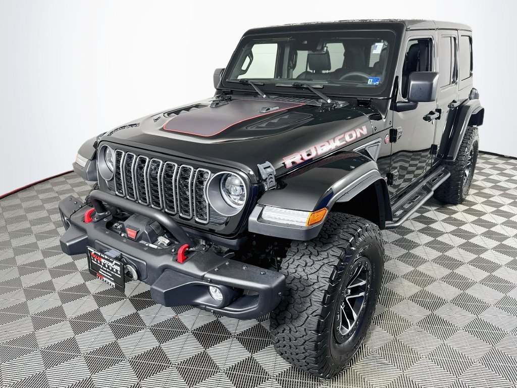 Used 2025 Jeep Wrangler Unlimited Rubicon AWD/4WD image 3