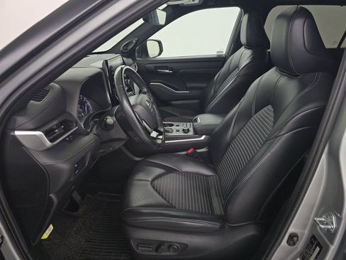 Used 2022 Toyota Highlander XSE image 6
