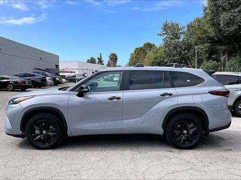 Used 2024 Toyota Highlander LE FWD image 7