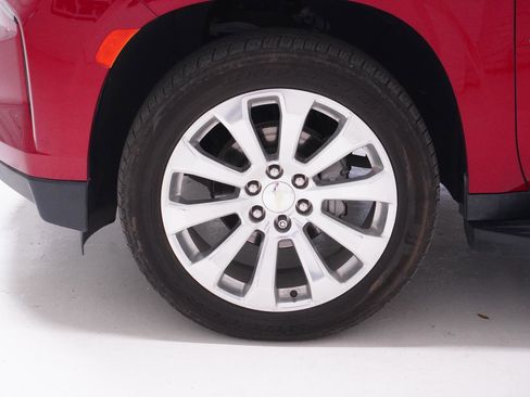 Used 2021 Chevrolet Suburban Premier w/ Premium Package image 13