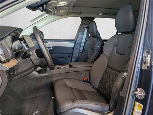 New 2025 Volvo XC90 B6 Core w/ Protection Package Premier image 4