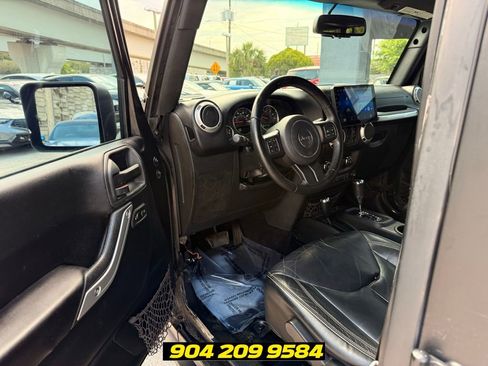 Used 2017 Jeep Wrangler Unlimited Sahara w/ Dual Top Group AWD/4WD image 18