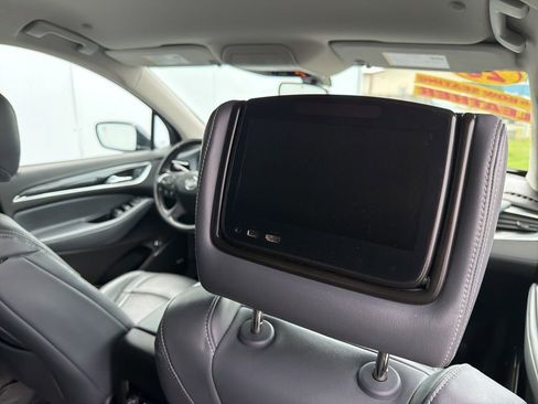 Used 2020 Buick Enclave Essence w/ Sport Touring Edition FWD image 8