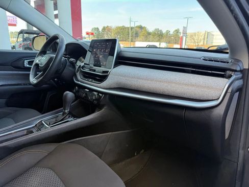 Used 2022 Jeep Compass Sport image 19