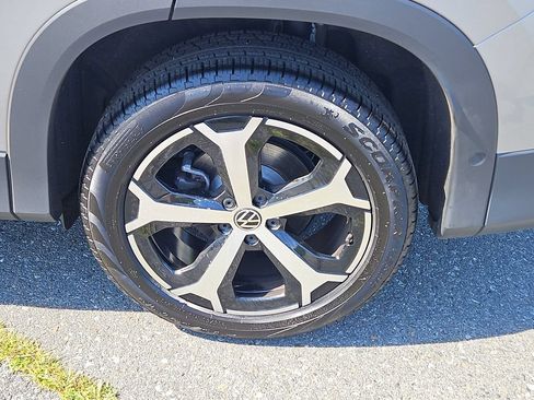 Certified 2026 Volkswagen Tiguan SE AWD/4WD image 8