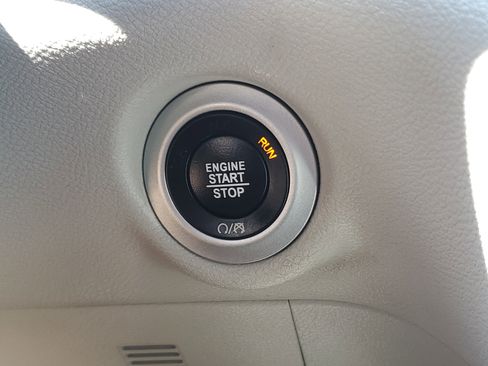 Used 2020 Chrysler Pacifica Touring-L w/ Advanced Safetytec Group FWD image 27