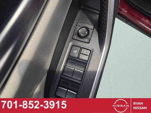 Used 2021 Toyota RAV4 XLE Premium AWD/4WD image 35