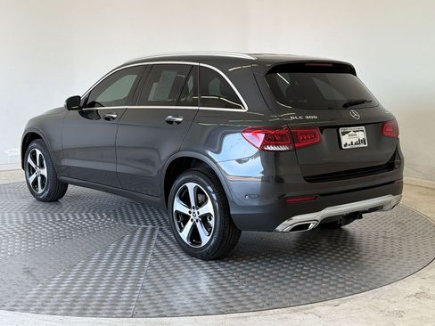Used 2021 Mercedes-Benz GLC 300 4MATIC image 3