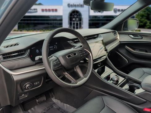 Used 2026 Jeep Grand Cherokee Limited AWD/4WD image 13