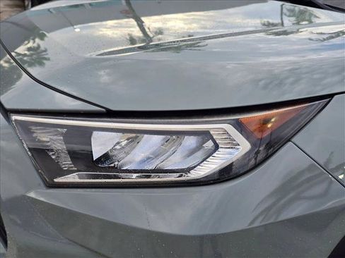 Used 2019 Toyota RAV4 XLE FWD image 6