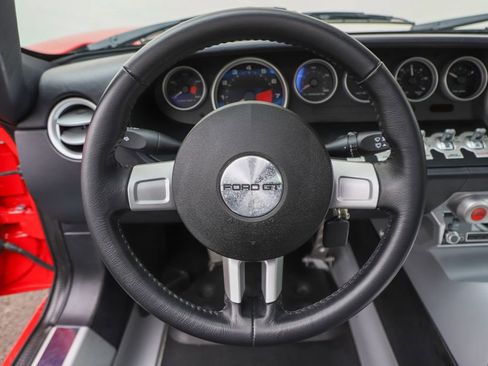 Used 2006 Ford GT RWD image 6