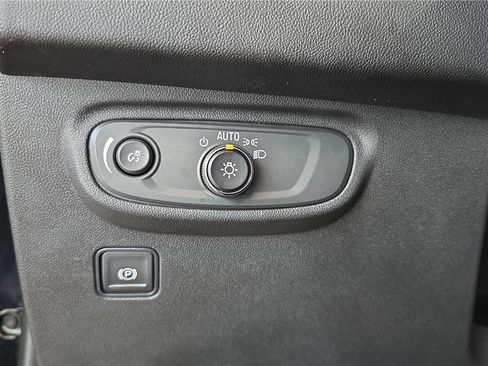 Used 2023 GMC Terrain SLE w/ Driver Convenience Package FWD image 26