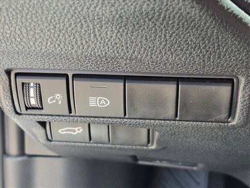 Used 2024 Toyota Corolla Cross XLE w/ Convenience Package AWD/4WD image 12