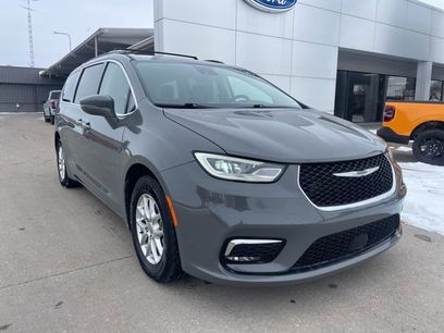 Used 2022 Chrysler Pacifica Touring-L