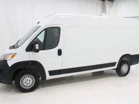 Used 2025 RAM ProMaster 2500 w/ Convenience Group image 2