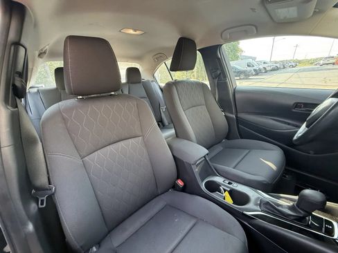 Used 2025 Toyota Corolla LE FWD image 11