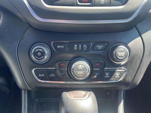 Used 2022 Jeep Cherokee Latitude Lux image 22